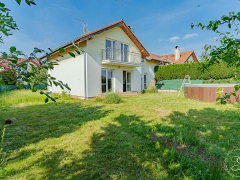 Prodej rodinného domu, Praha - Újezd nad Lesy, Lutínská, 220 m2