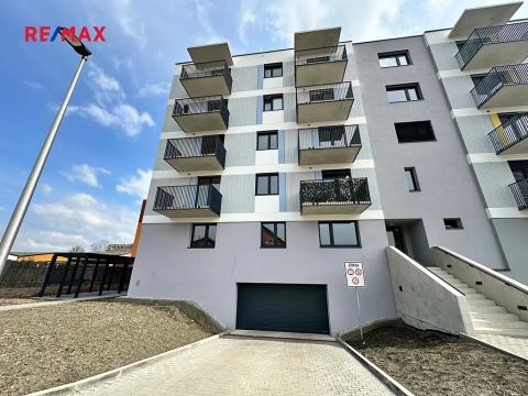 Pronájem garážového stání, Kladno, Štěpána Rautenstraucha, 13 m2