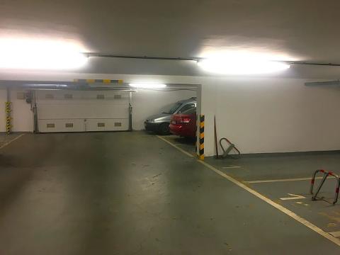 Pronájem garážového stání, Praha - Troja, K Haltýři, 12 m2