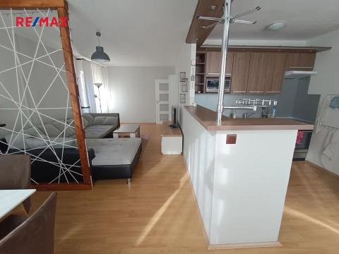 Pronájem bytu 4+kk, Praha - Kobylisy, Rajmonova, 91 m2