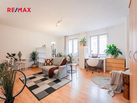 Pronájem bytu 1+kk, Praha - Žižkov, Husitská, 41 m2