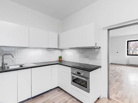 Pronájem bytu 1+kk, Králův Dvůr, náměstí Míru, 87 m2