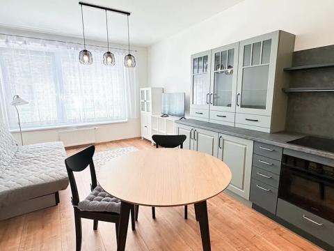 Pronájem bytu 1+kk, Praha, Kolbenova, 38 m2