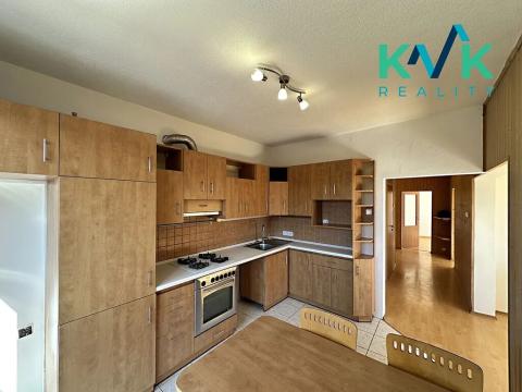 Prodej bytu 3+1, Ostrov, Hlavní třída, 72 m2