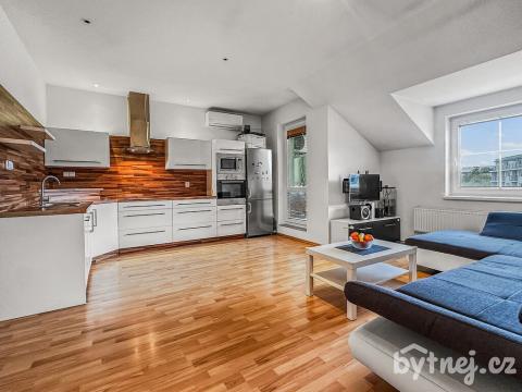 Pronájem bytu 2+kk, Hustopeče, U Větrolamu, 70 m2