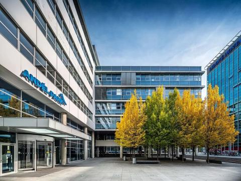 Pronájem kanceláře, Praha - Smíchov, Radlická, 1630 m2