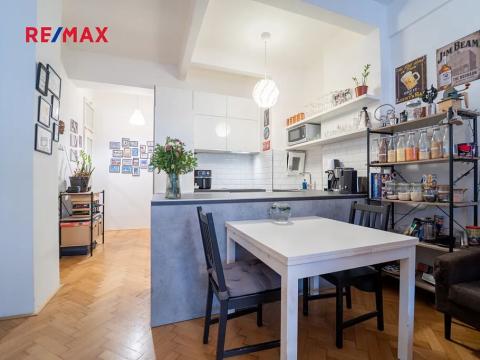 Prodej bytu 2+kk, Praha - Holešovice, Veverkova, 58 m2