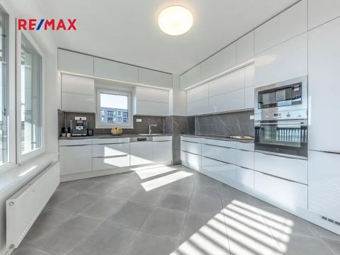 Prodej bytu 4+kk, Praha - Ruzyně, Stočesova, 101 m2