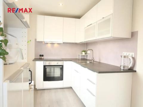 Pronájem bytu 2+kk, Praha - Malešice, U krbu, 51 m2