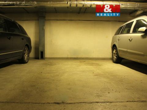 Pronájem garážového stání, Praha - Holešovice, Tusarova, 12 m2