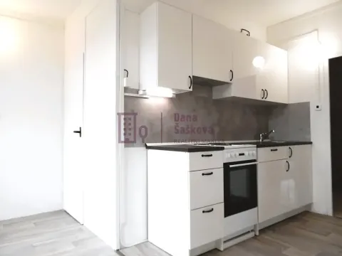 Pronájem bytu 3+1, Jindřichův Hradec, sídliště U Nádraží, 87 m2