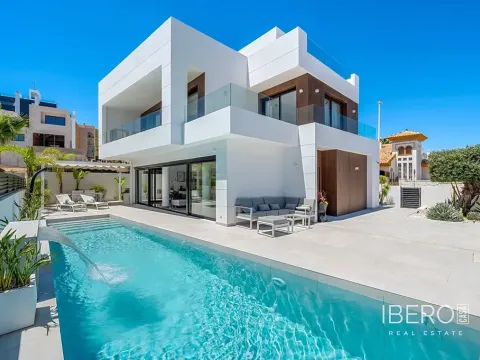 Prodej rodinného domu, Guardamar del Segura, Španělsko, 194 m2