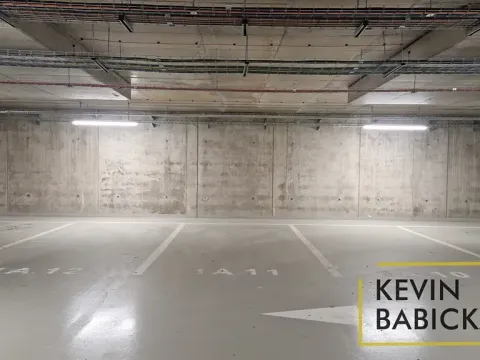 Pronájem garážového stání, Brno, třída Generála Píky, 13 m2