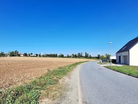 Prodej pozemku pro bydlení, Hrušovany u Brna, Pod Střediskem, 896 m2