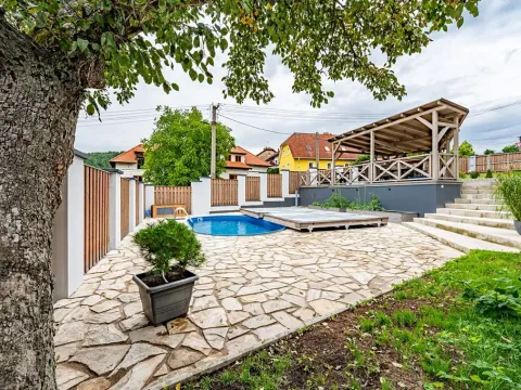 Prodej rodinného domu, Roztoky, 234 m2