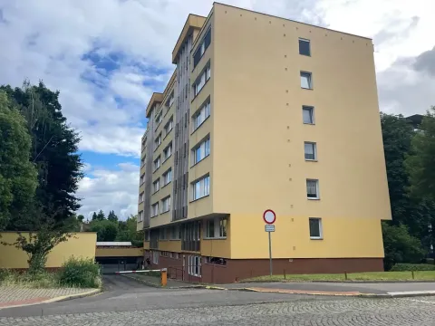 Prodej garážového stání, Praha, Na hroudě, 16 m2