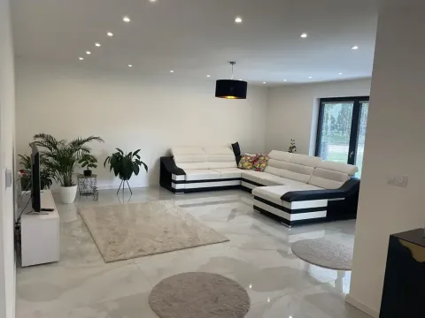 Prodej rodinného domu, Jeneč, Malé náměstí, 192 m2