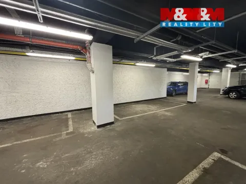 Pronájem garážového stání, Praha - Hostivař, Hornoměcholupská, 20 m2