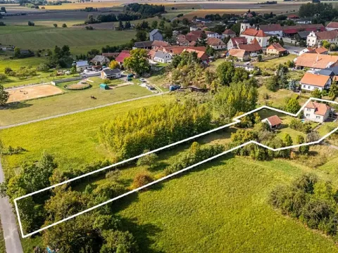 Prodej pozemku pro bydlení, Uhersko, 3765 m2