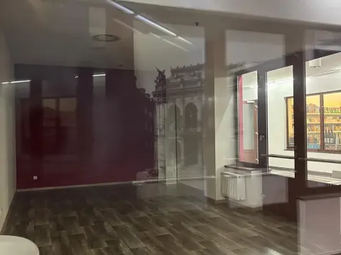 Pronájem obchodního prostoru, Karlovy Vary, Divadelní náměstí, 30 m2