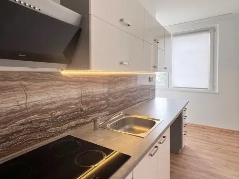 Pronájem bytu 3+1, Klášterec nad Ohří, Školní, 66 m2