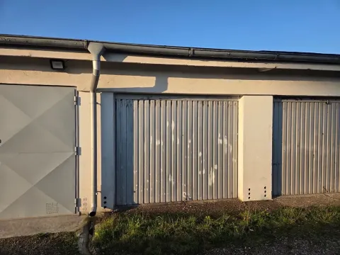 Pronájem garáže, Hradec Králové, U Mostku, 17 m2