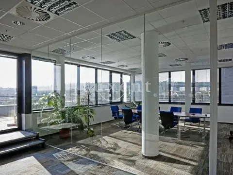 Pronájem kanceláře, Praha, Českomoravská, 708 m2