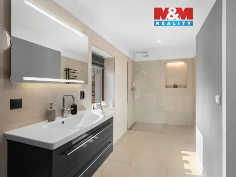 Prodej rodinného domu, Pchery, V Ořechovce, 228 m2