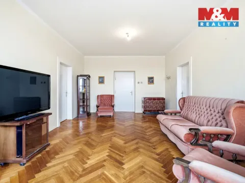 Prodej rodinného domu, Dobrovice, Komenského, 431 m2