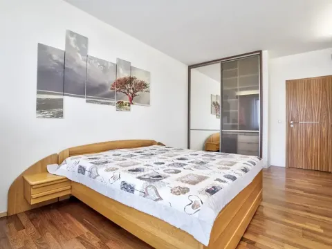 Pronájem bytu 3+kk, Praha - Libeň, Přádova, 73 m2