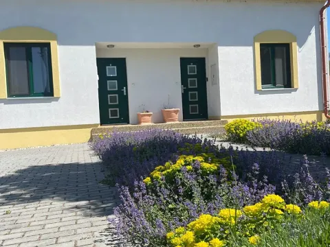 Prodej bytu 3+kk, Hlohovec, K zámečku, 66 m2