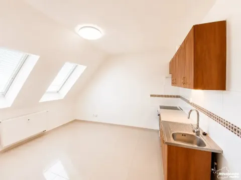 Pronájem bytu 1+kk, Praha - Hloubětín, V chaloupkách, 23 m2