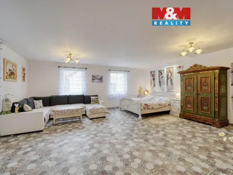 Prodej rodinného domu, Strážov, 359 m2