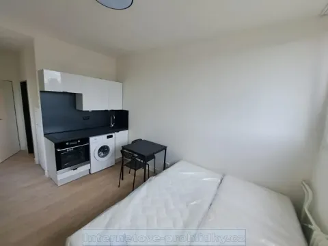 Pronájem bytu 1+kk, Praha - Vysočany, 33 m2