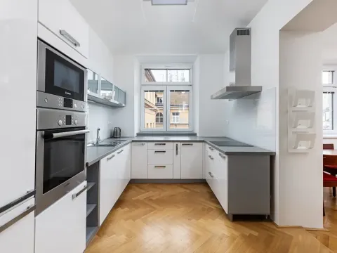 Prodej bytu 2+1, Praha - Nové Město, Ve Smečkách, 68 m2