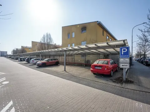 Pronájem garážového stání, Brno, Moutnická, 12 m2
