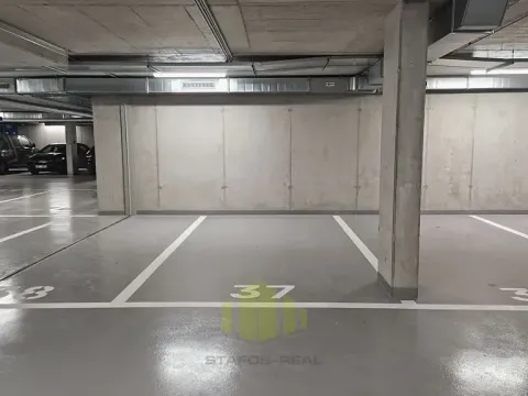 Pronájem garážového stání, Olomouc, Hněvotínská, 13 m2