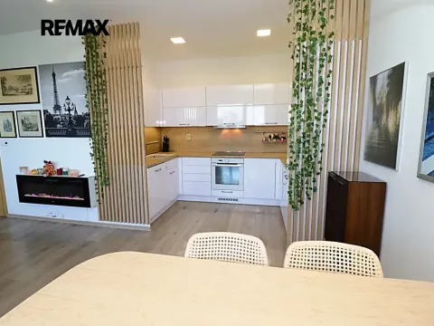 Prodej bytu 4+kk, Pardubice, Husova, 93 m2