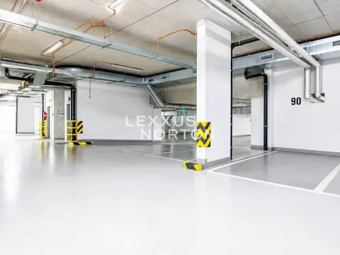 Pronájem garážového stání, Praha - Vinohrady, Italská, 12 m2