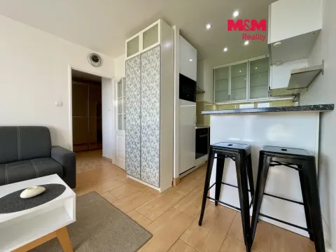 Pronájem bytu 2+kk, Praha - Prosek, Vysočanská, 37 m2