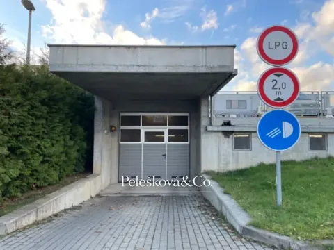 Prodej garážového stání, Praha, Formanská, 19 m2