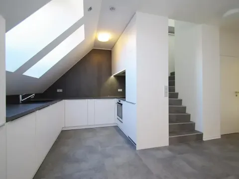 Pronájem atypického bytu, Praha - Vinohrady, Korunní, 82 m2