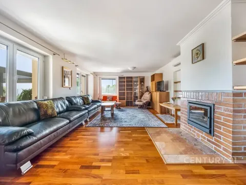 Pronájem bytu 4+1, Praha - Zbraslav, Pod urnovým hájem, 120 m2