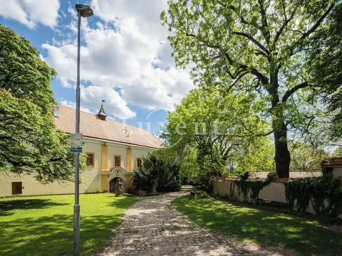 Prodej ubytování, Třebotov, U Tvrze, 2500 m2
