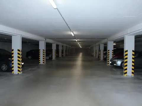 Pronájem garážového stání, Zlín, Voženílkova, 20 m2