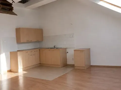 Pronájem bytu 1+kk, Praha - Vršovice, Tolstého, 31 m2